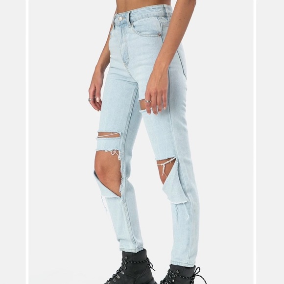 Light Wash Adika Davis Jeans - Picture 4 of 9